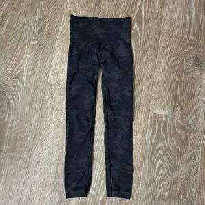 SPANX Black Camo Activewear Leggings - Medium